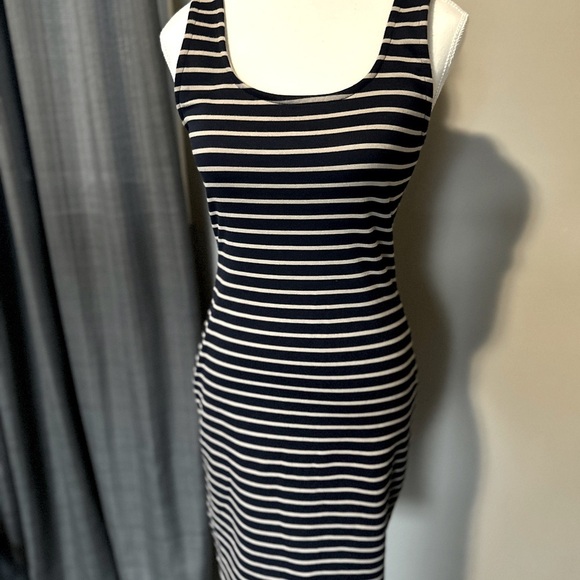Iris Bodycon stretch dress with back Zipper, Striped sz M, good condition - Picture 4 of 8
